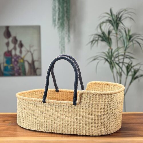 Natural moses basket with dark handles